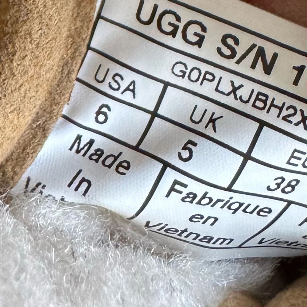 UGG Harkley Water Resistant Winter Chestnut Size 6